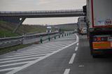 Lidé si vyzkoušeli dálnici u Lubence, autům se nový úsek D6 otevře 31. srpna